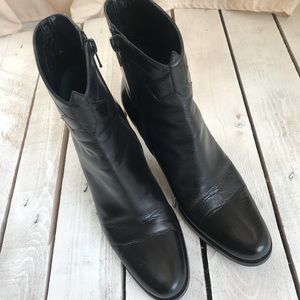 Via Spiga Ankle Booities 5.5